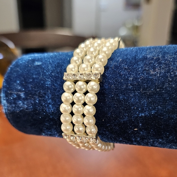 Faux Pearl Triple Strand Bracelet with Rhinestones New - Picture 2 of 6